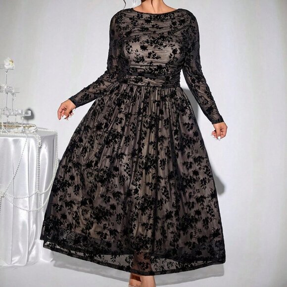 Black Women's Elegant Long Sleeve Stretch Plus Size Prom Dress - Picture 7 of 8